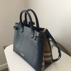 ❌SOLD❌❌Burberry banner medium handbag